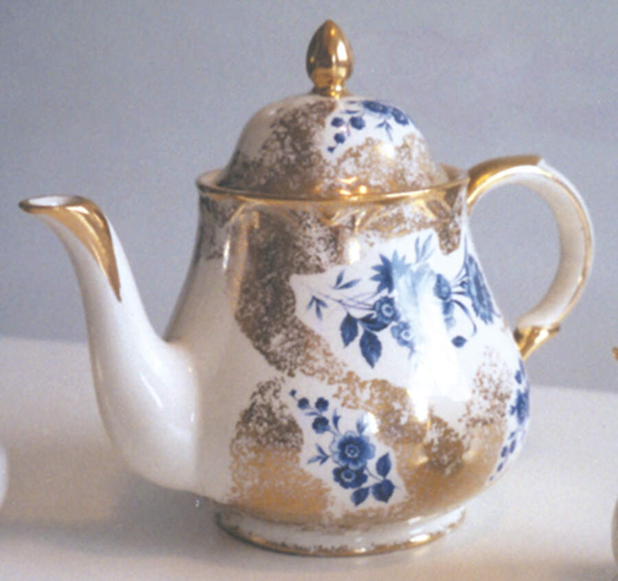 4966 Teapot & Lid by Arthur Wood-1