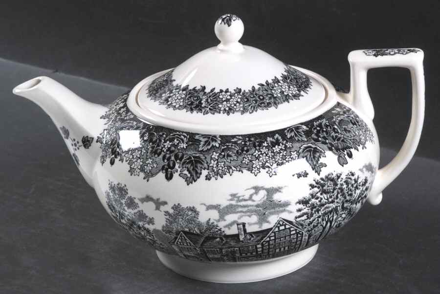 Romantic England Black Teapot & Lid by Wedgwood-1
