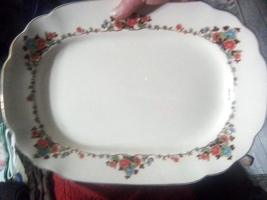 Maxine 17" Oval Serving Platter by Wedgwood-1