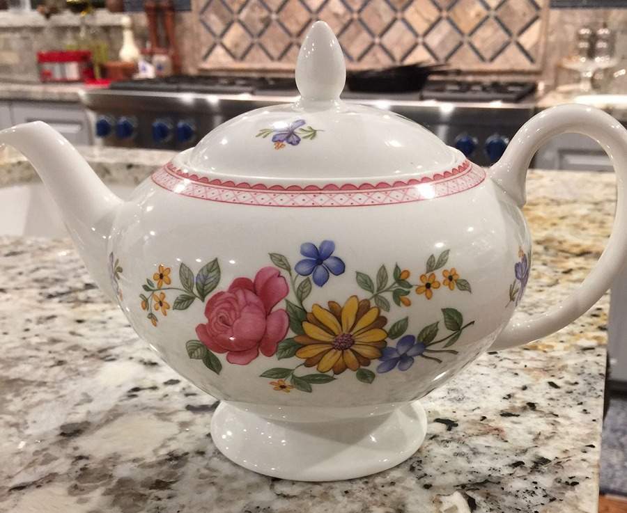 WW297 Teapot & Lid by Wedgwood-1