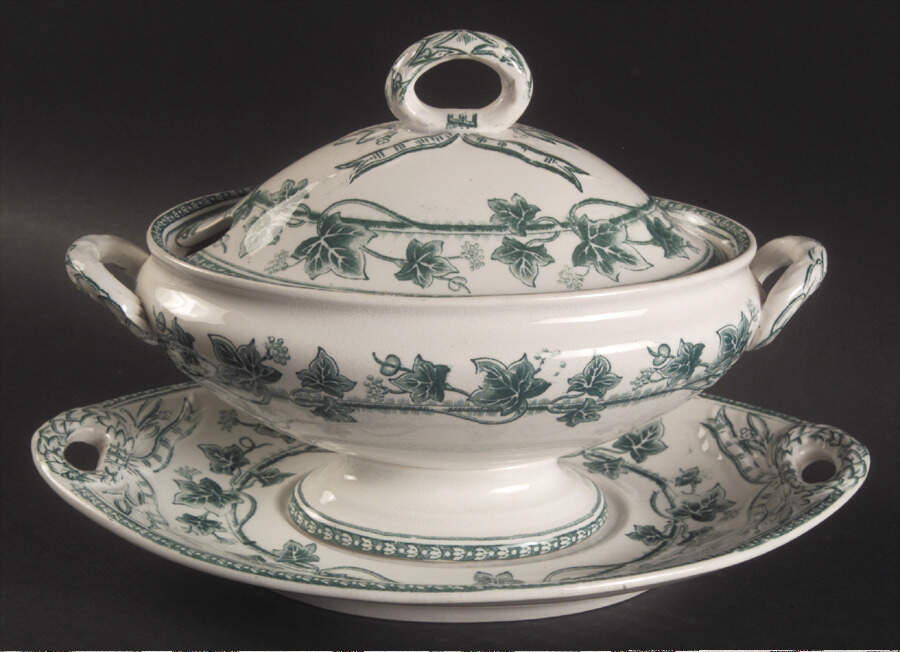 Ivy Green Sauce Boat & Lid with Underplate by Wedgwood-1