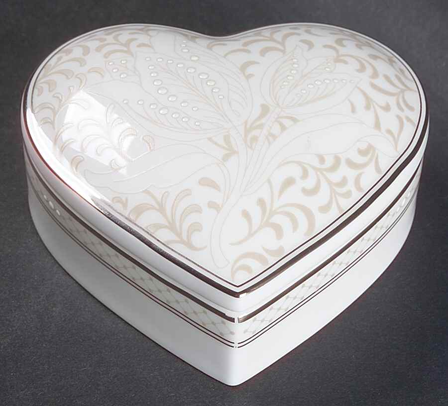 Padova Heart Shape Box & Lid by Waterford China-1