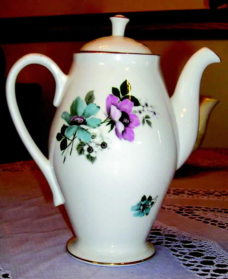 2533 Coffee Pot & Lid by Windsor (England)-1