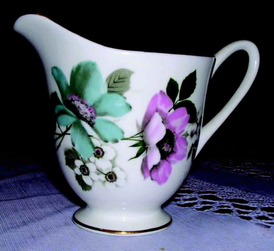 2533 Creamer by Windsor (England)-1