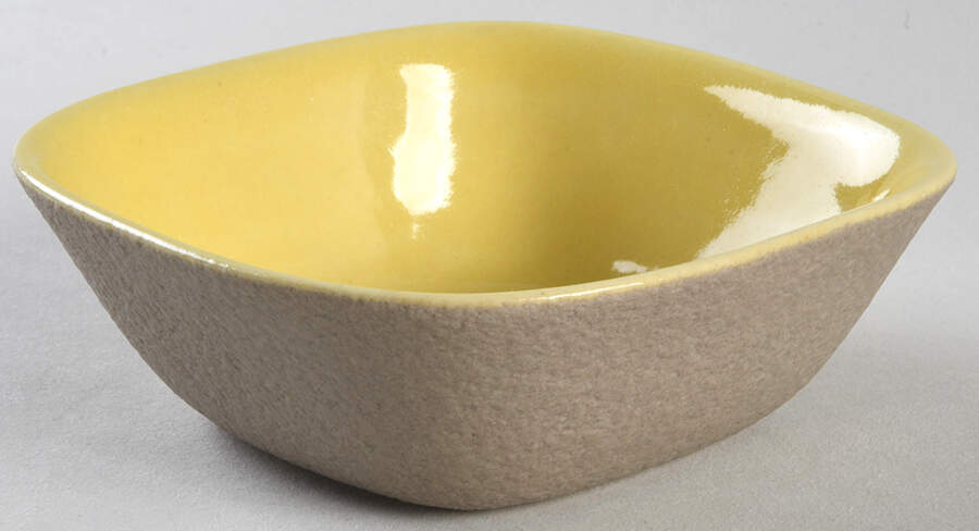 WIN40 Fruit/Dessert (Sauce) Bowl by Winfield-1