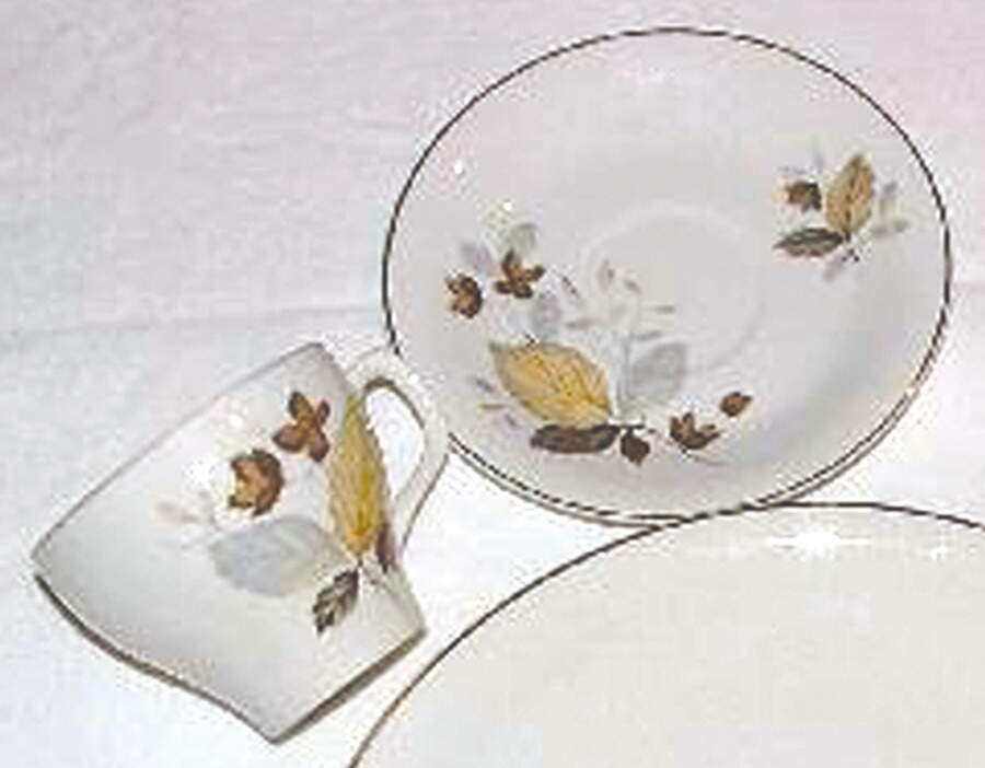 WOO120 Flat Cup & Saucer Set by Wood & Sons-1
