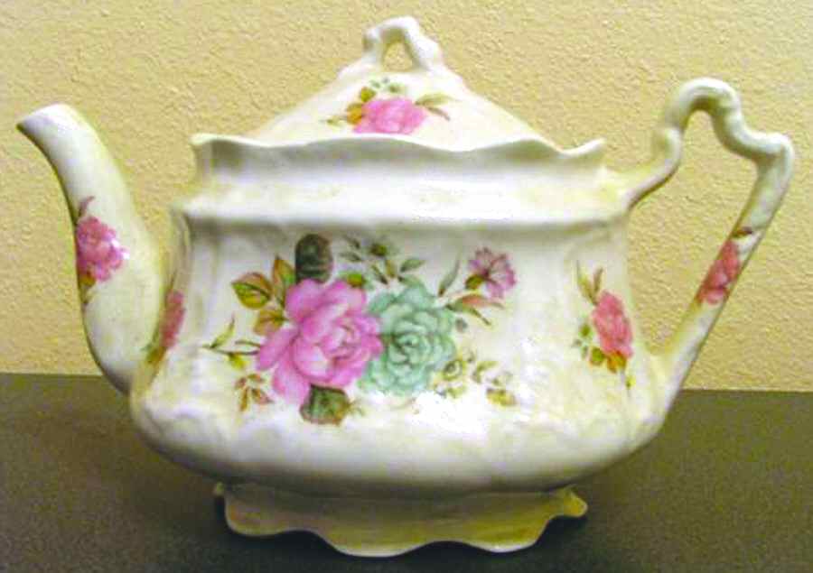 6369 Teapot & Lid by Arthur Wood-1