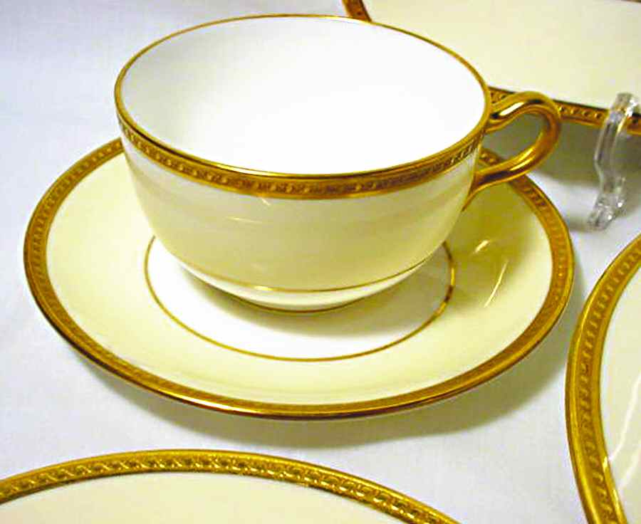 X7702 Flat Cup & Saucer Set by Wedgwood-1