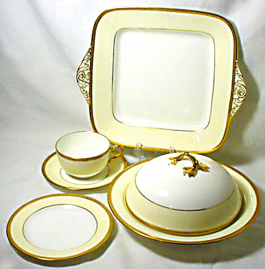 X7702 Square Handled Cake Plate by Wedgwood-1