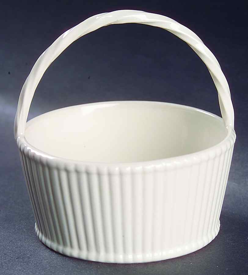 Royal Icing 3" Handled Basket by Wedgwood-1