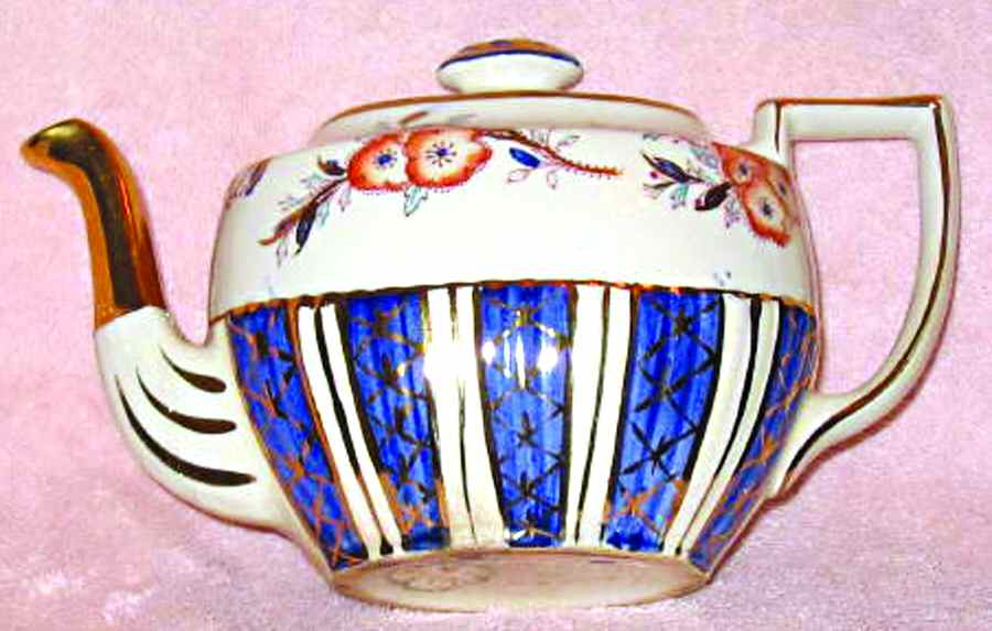 4789 Teapot & Lid by Arthur Wood-1