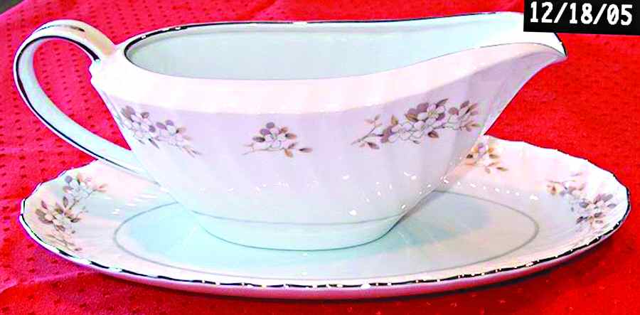 Colette Gravy Boat & Underplate by Wentworth-1