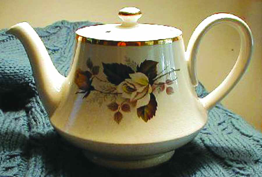 5437 Teapot & Lid by Arthur Wood-1