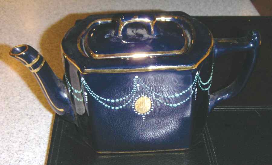 5147 Teapot & Lid by Wade (England)-1