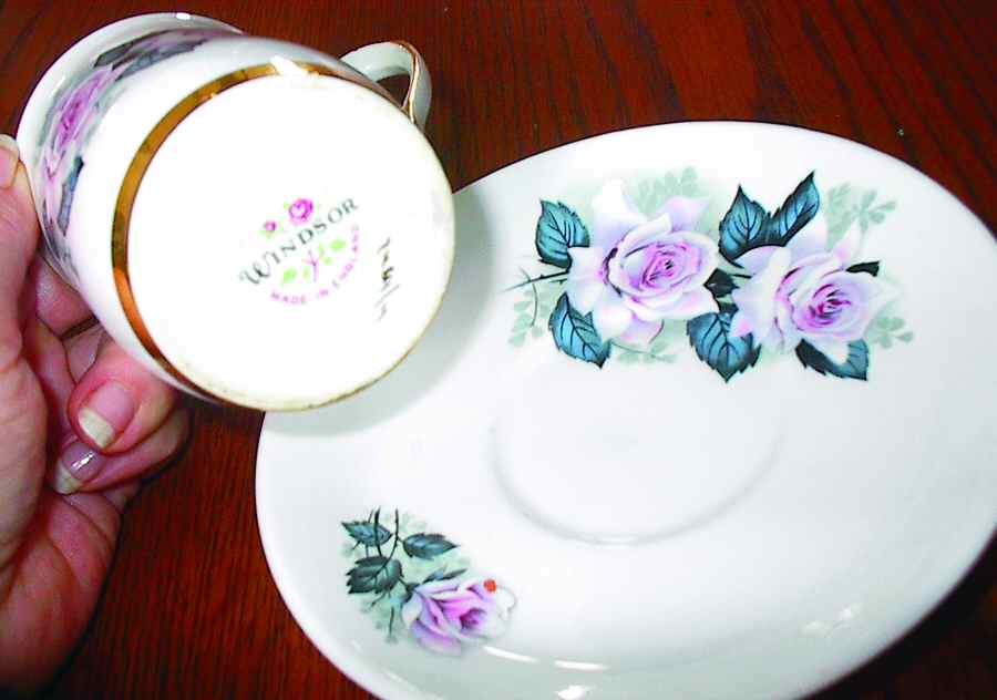 2484-4 Flat Cup & Saucer Set by Windsor (England)-1
