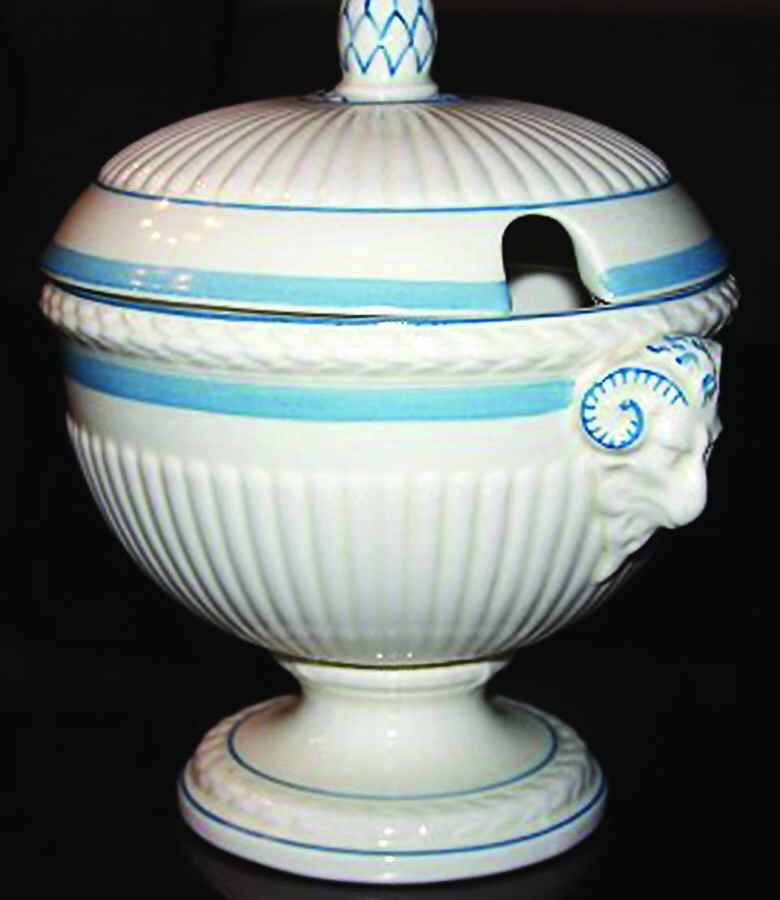 Am8429 Sauce Boat & Lid by Wedgwood-1