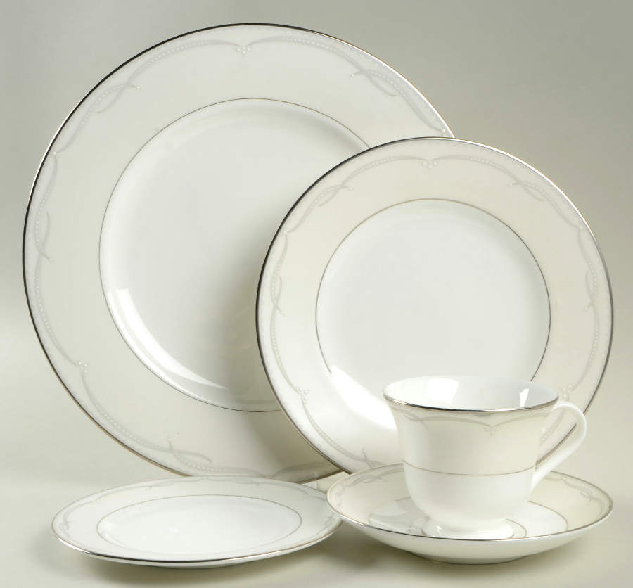 Presage 5 Piece Place Setting by Waterford China-1