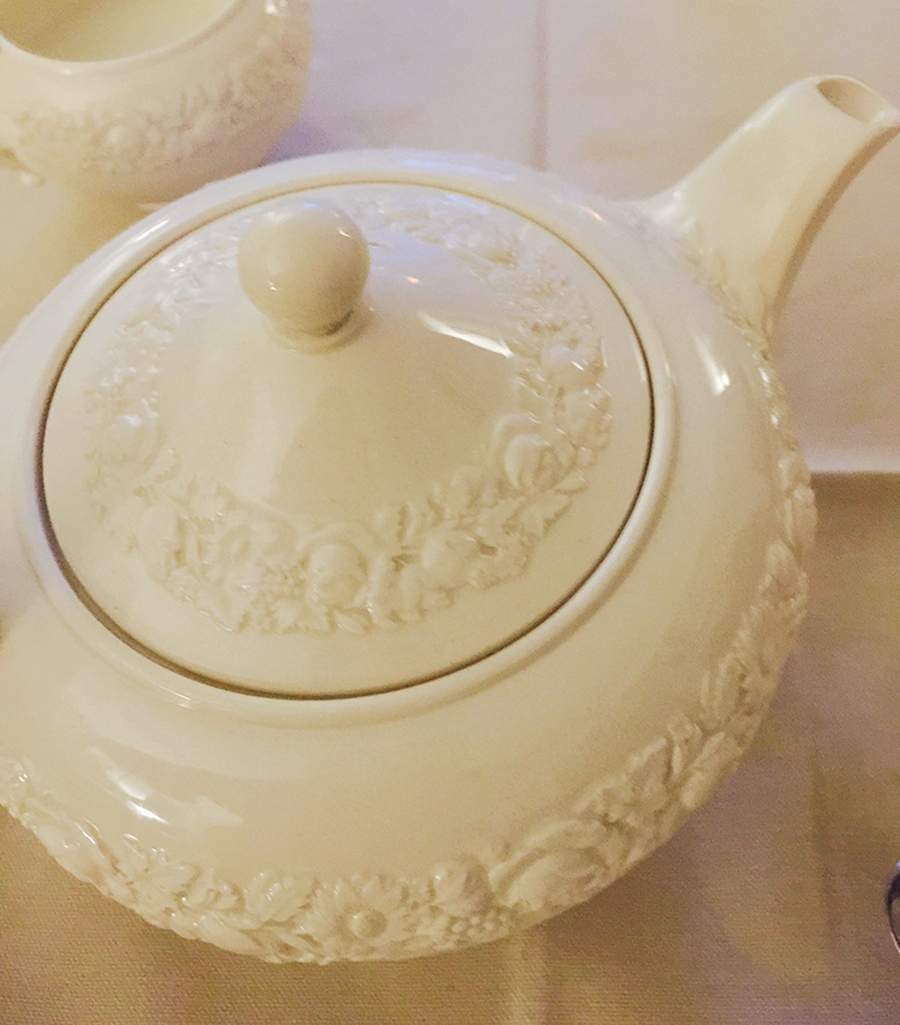 Rose (Cream on Cream, Smooth Edge, No Laurel) Teapot & Lid by Wedgwood-1