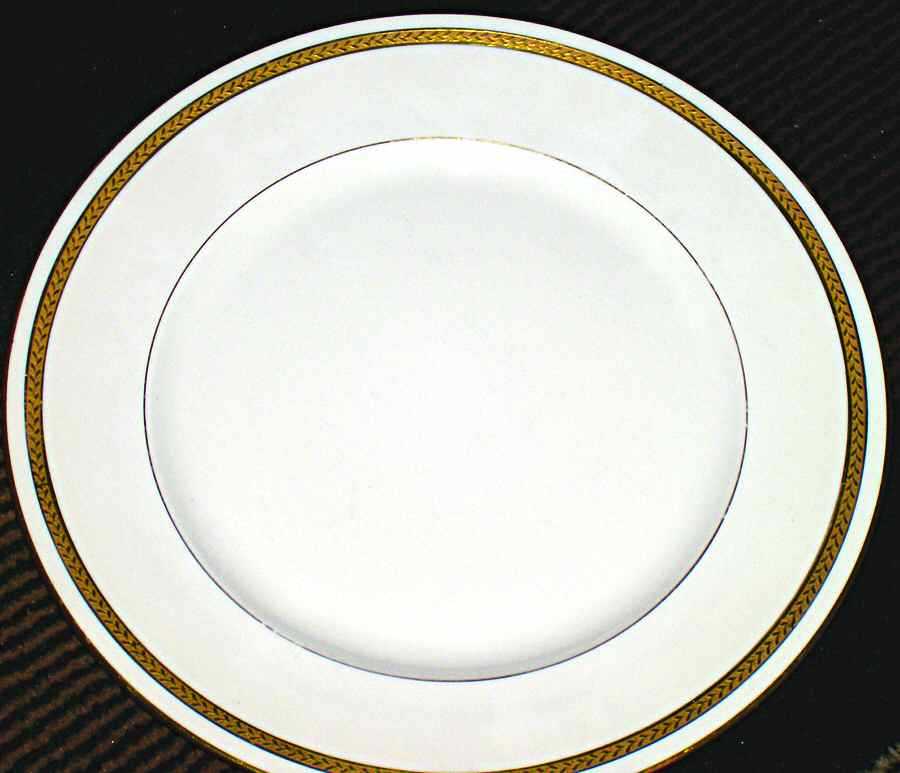 WAU7 Dinner Plate by Warrin (USA)-1