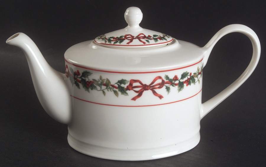 Holiday Garland Teapot & Lid by William Roberts-1