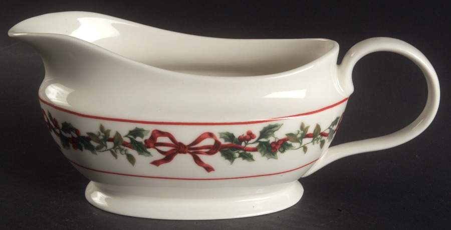 Holiday Garland Gravy Boat by William Roberts-1