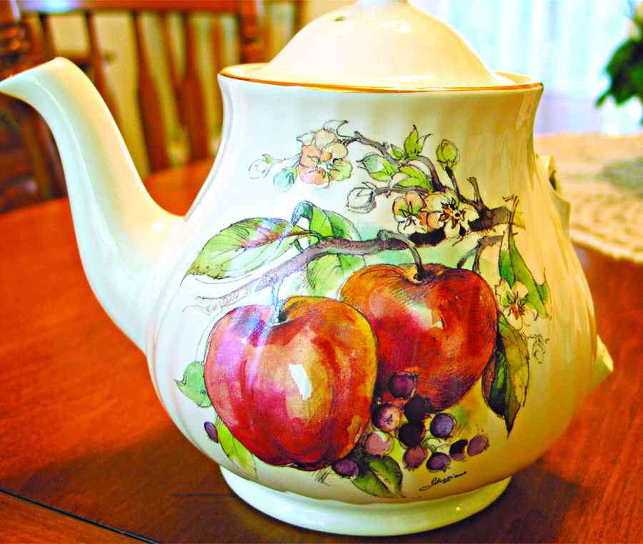 6363 Teapot & Lid by Arthur Wood-1