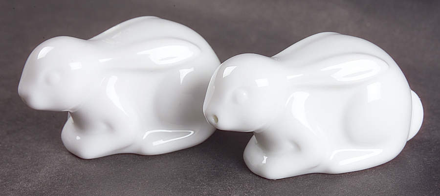 Grafton Street Accessories Figural Salt & Pepper Set by Waterford China-1