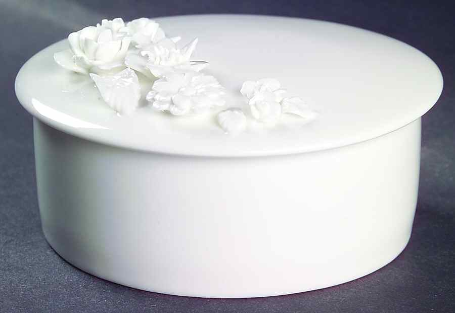 Petal Trinket Box & Lid by Wedgwood-1