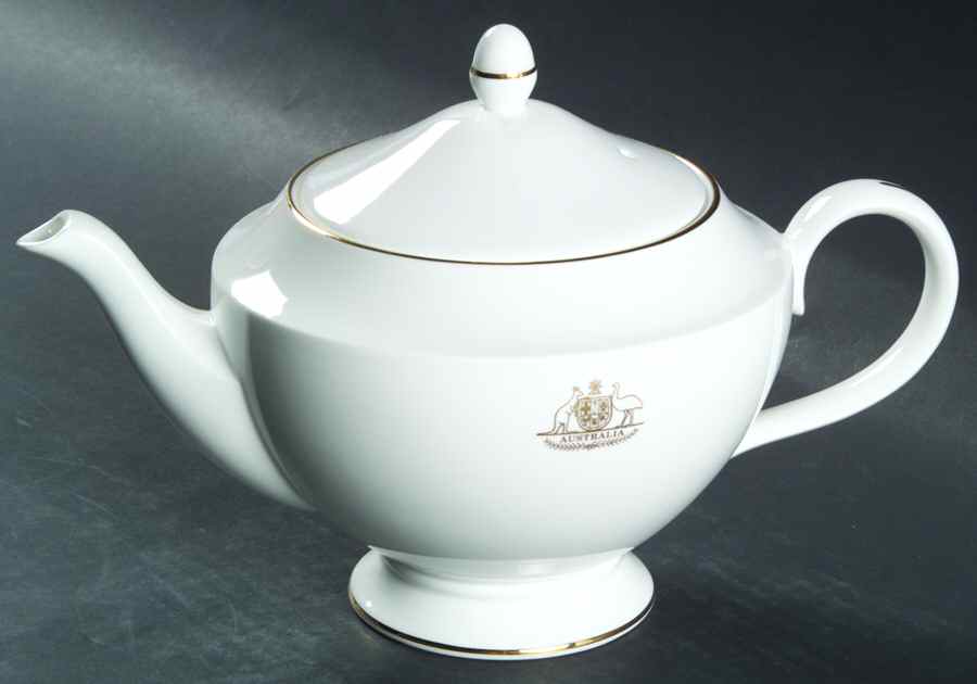 Signet Gold with Crest Teapot & Lid by Wedgwood-1