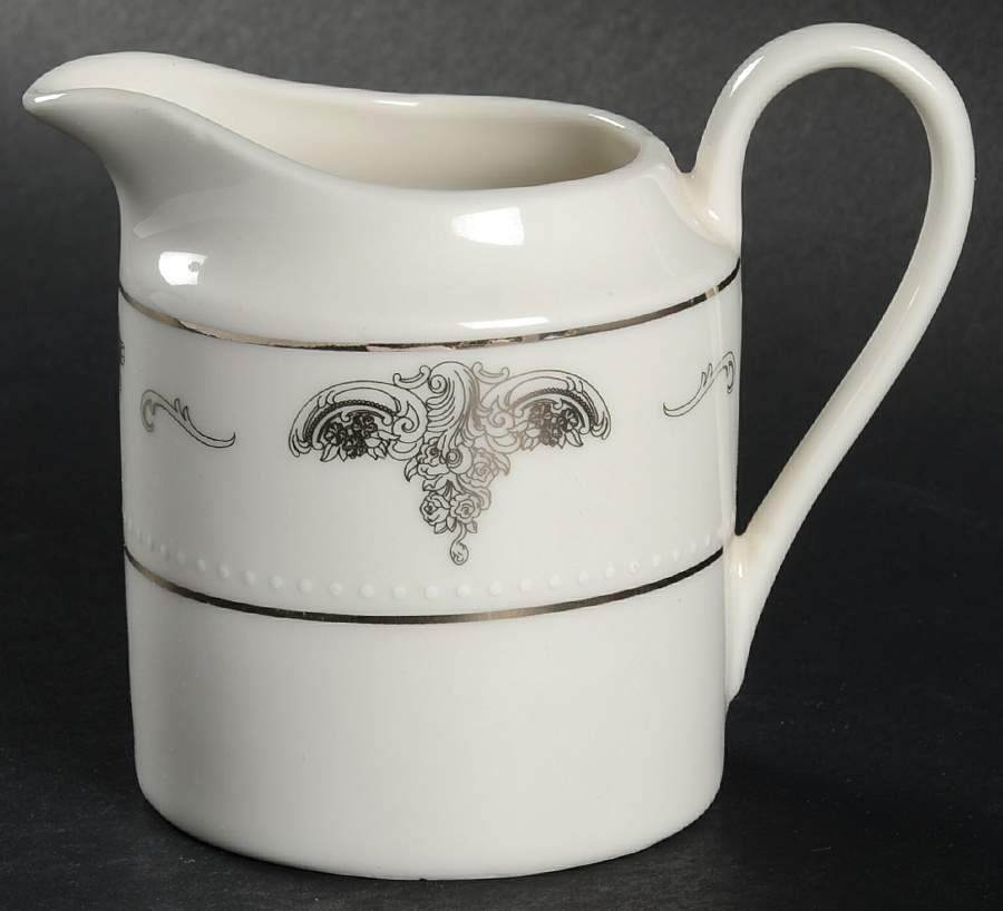 Grande Baroque Creamer by Wallace Heritage (Japan)-1