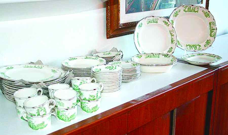 Personages Green Dinner Plate by Wedgwood-1
