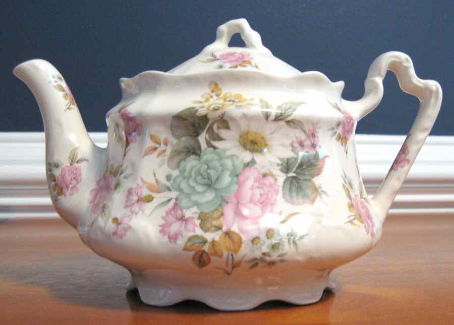 5692 Teapot & Lid by Arthur Wood-1
