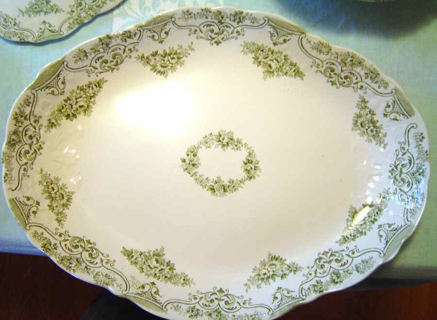 St Regis (No Gold Accents) 12" Oval Serving Platter by Wood & Sons-1