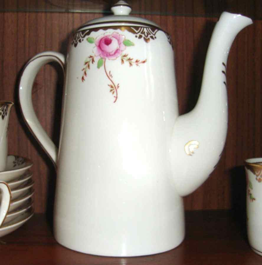 5620 Coffee Pot & Lid by Wellington (England)-1