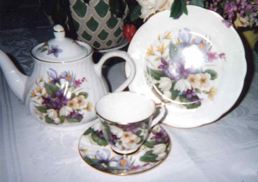 6410 Footed Cup & Saucer Set by Arthur Wood-1