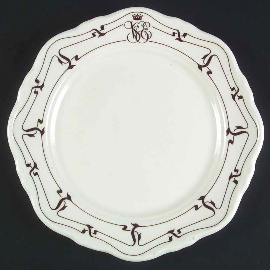 Corinthia (Metallised) Dinner Plate by Wedgwood-1