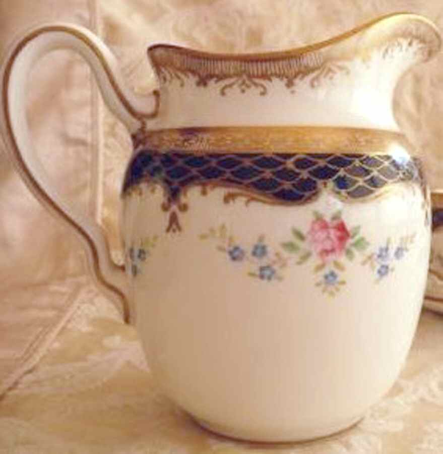 X5876 Creamer by Wedgwood-1