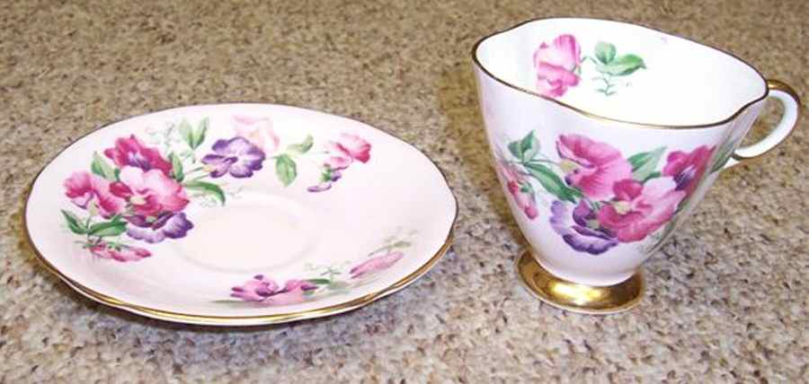387-82 Footed Cup & Saucer Set by Windsor (England)-1