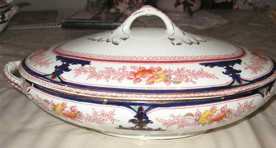 Lorraine Multicolor (Gold Trim) Oval Covered Vegetable by Wood & Sons-1