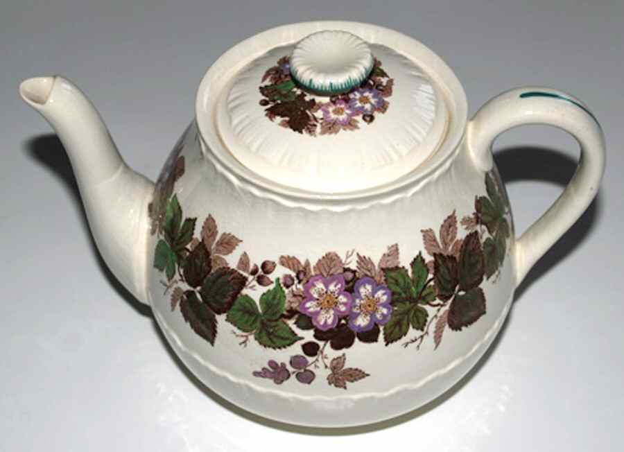 Bramble Multicolor (Shell Edge) Teapot & Lid by Wedgwood-1
