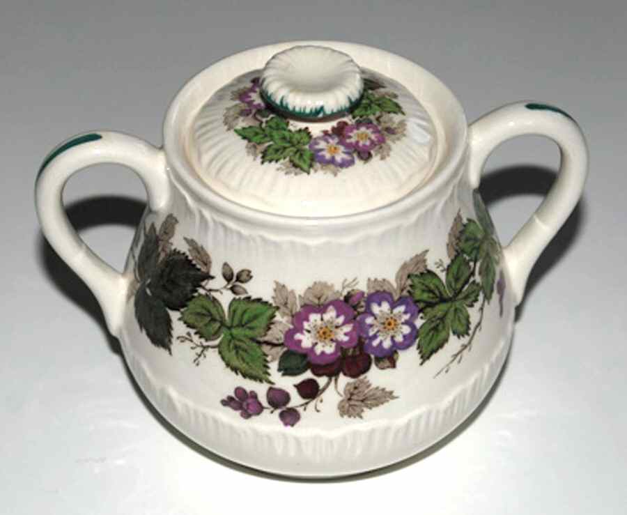 Bramble Multicolor (Shell Edge) Sugar Bowl & Lid by Wedgwood-1