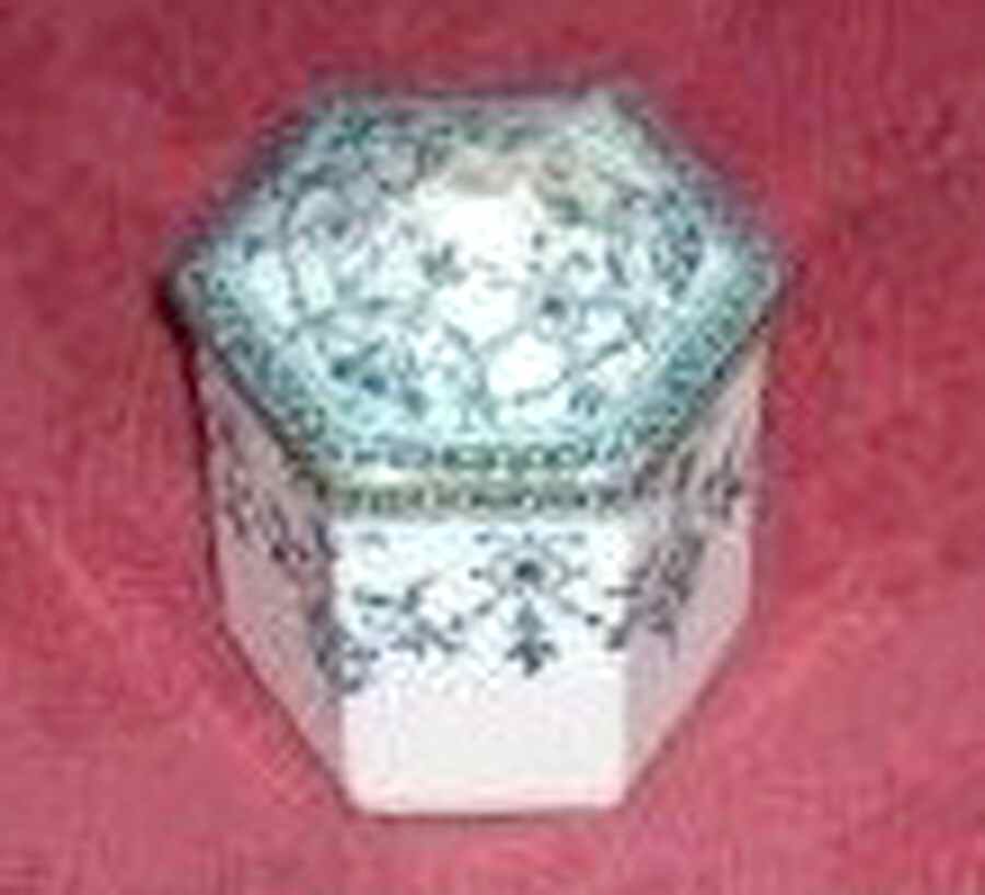 WW491 Dresser Jar and Lid by Wedgwood-1