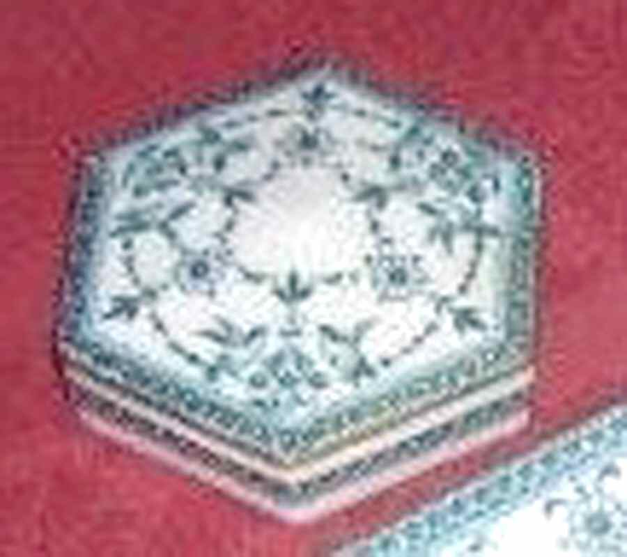 WW491 Powder Box with Lid by Wedgwood-1