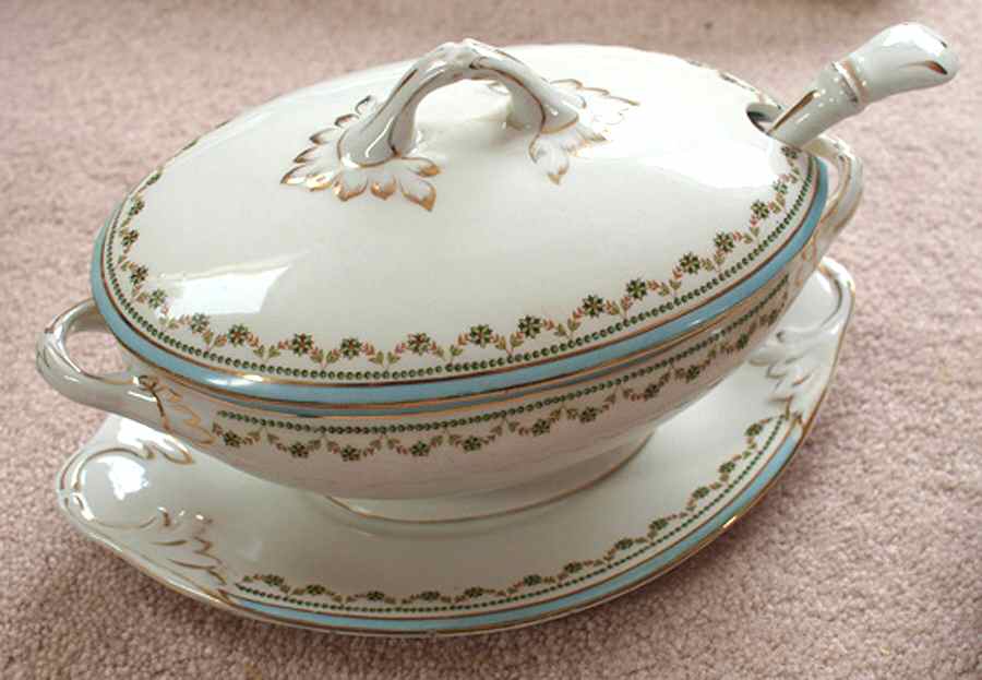 WOO164 Sauce Boat & Lid & Underplate & Ladle by Wood & Sons-1