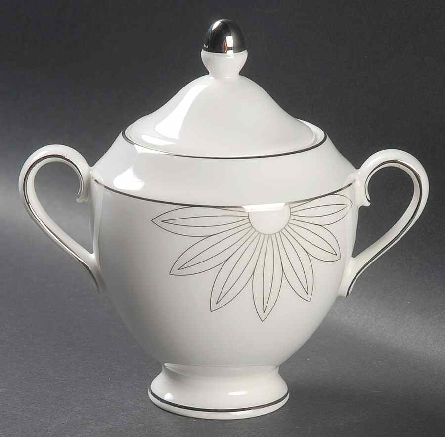 Modern Daisy Sugar Bowl & Lid by Wedgwood-1