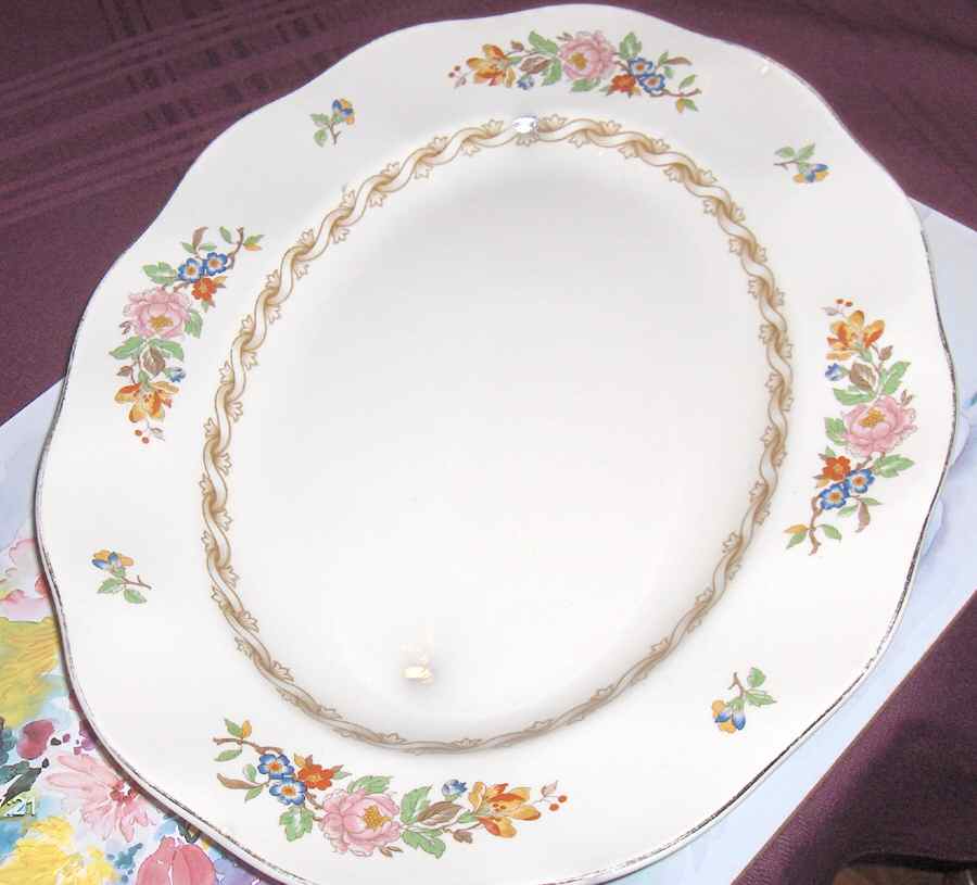 5092 14" Oval Serving Platter by Wedgwood-1
