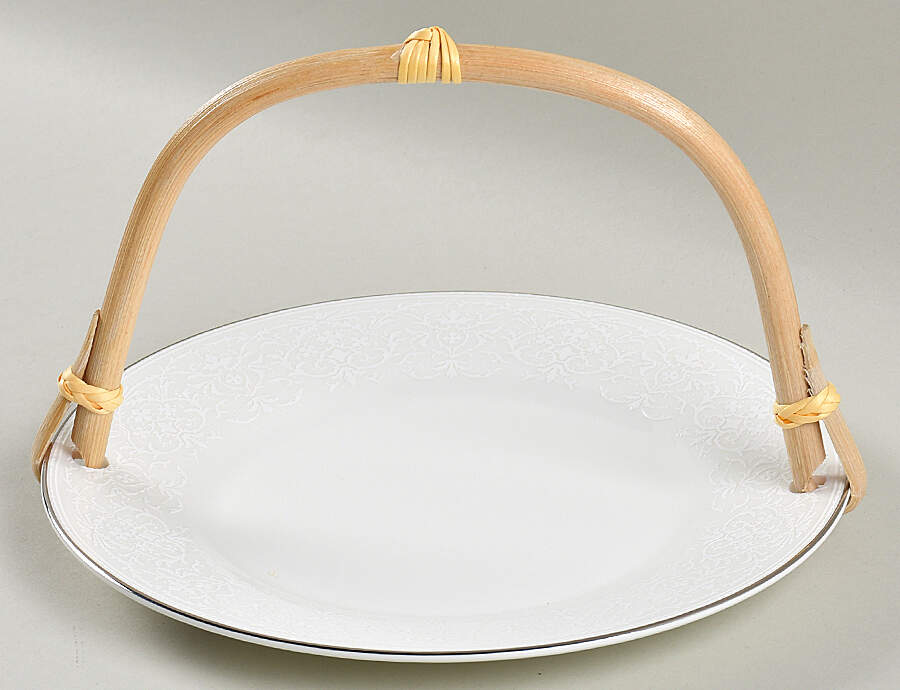 English Lace 5 3/8"-5 5/8" Bamboo Handled Serving Plate  HC by Wedgwood-1