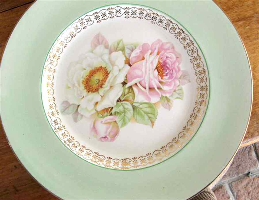 WIL34 Dinner Plate by Arthur J Wilkinson-1