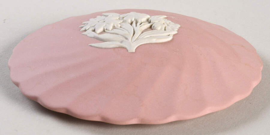 Cream Color on Pink Spiral Flute Lid for 4" Round Box by Wedgwood-1