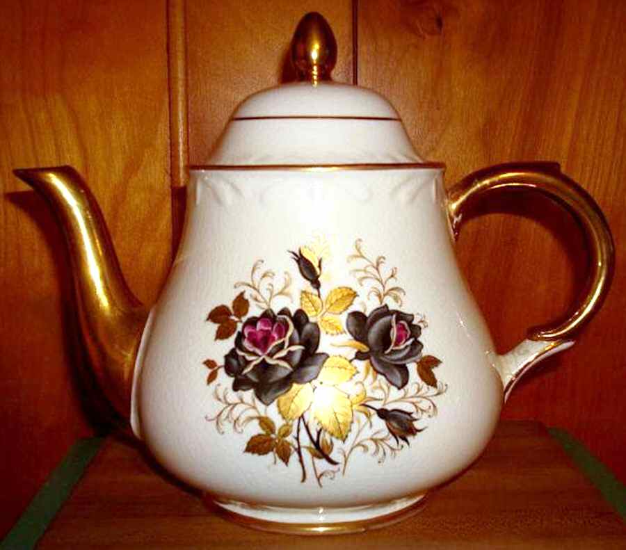 4943 Teapot & Lid by Arthur Wood-1